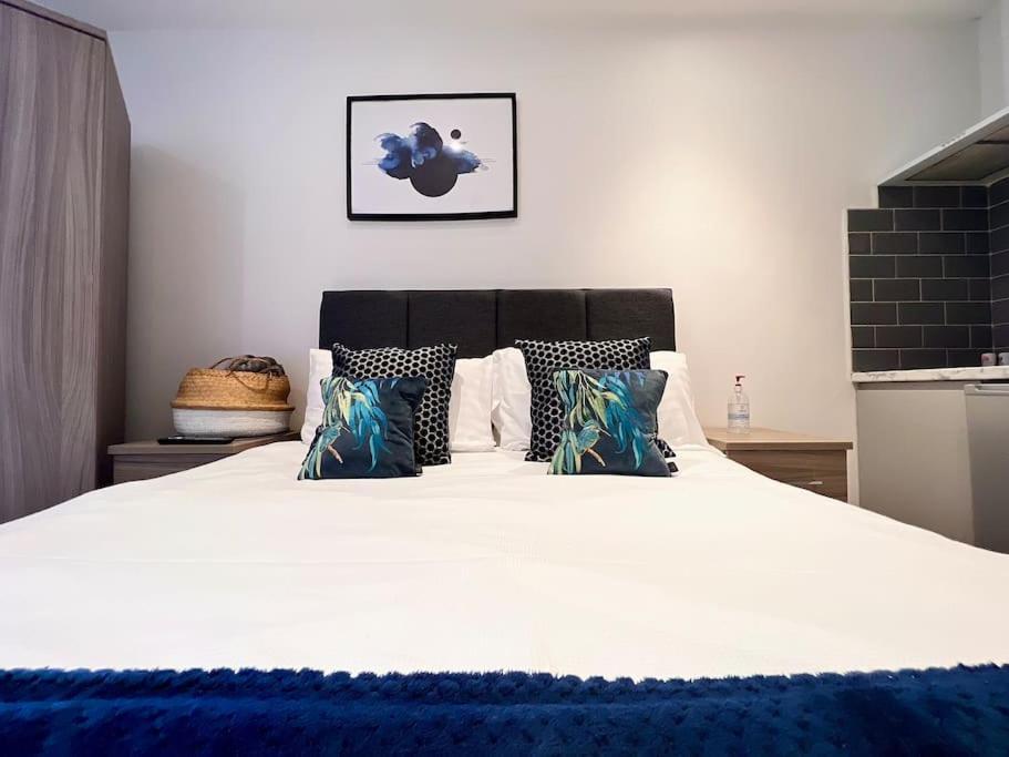 Luxury Studio In City Centre เซาธ์แธมป์ตัน ภายนอก รูปภาพ